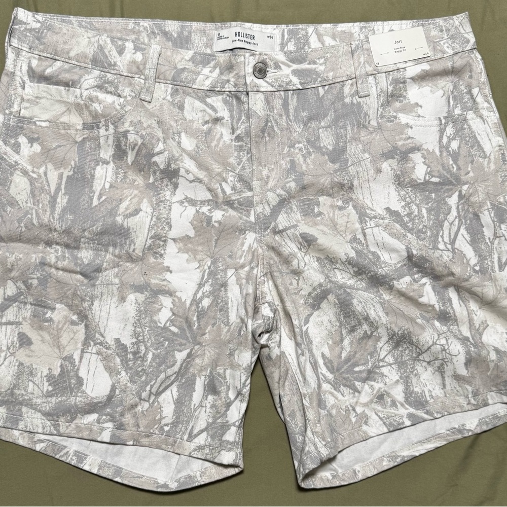 Hollister Women's Camouflage Cargo Shorts